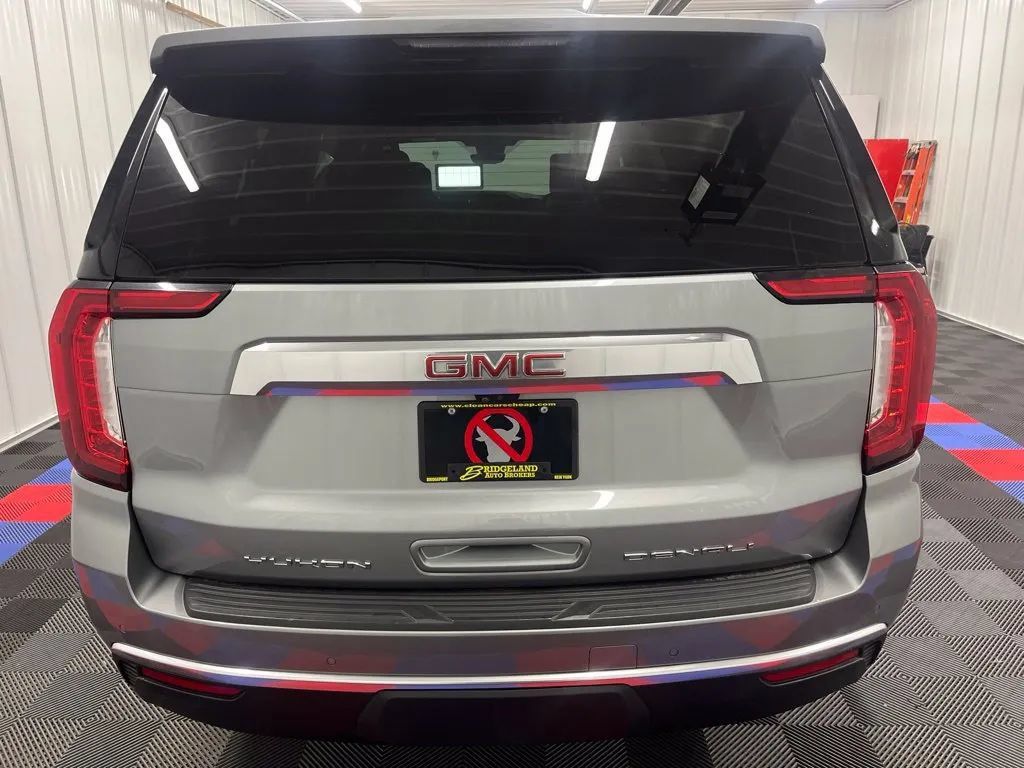Used 2024 GMC Yukon XL Denali w/ Advanced Technology Package AWD/4WD image 4
