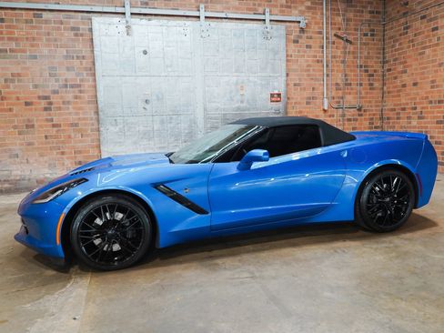 Used 2014 Chevrolet Corvette Stingray Convertible w/ 3LT Preferred Equipment Group RWD image 9
