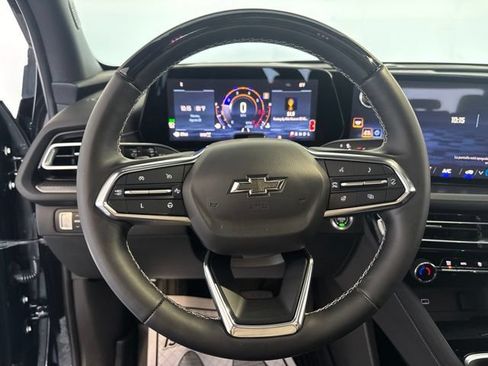 Used 2024 Chevrolet Traverse LT w/ Enhanced Driving Package AWD/4WD image 2