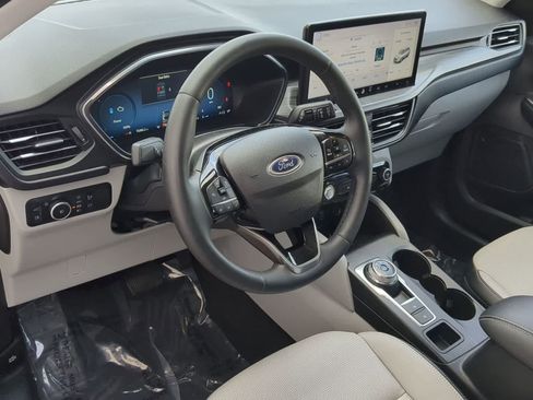 Used 2023 Ford Escape Platinum image 10