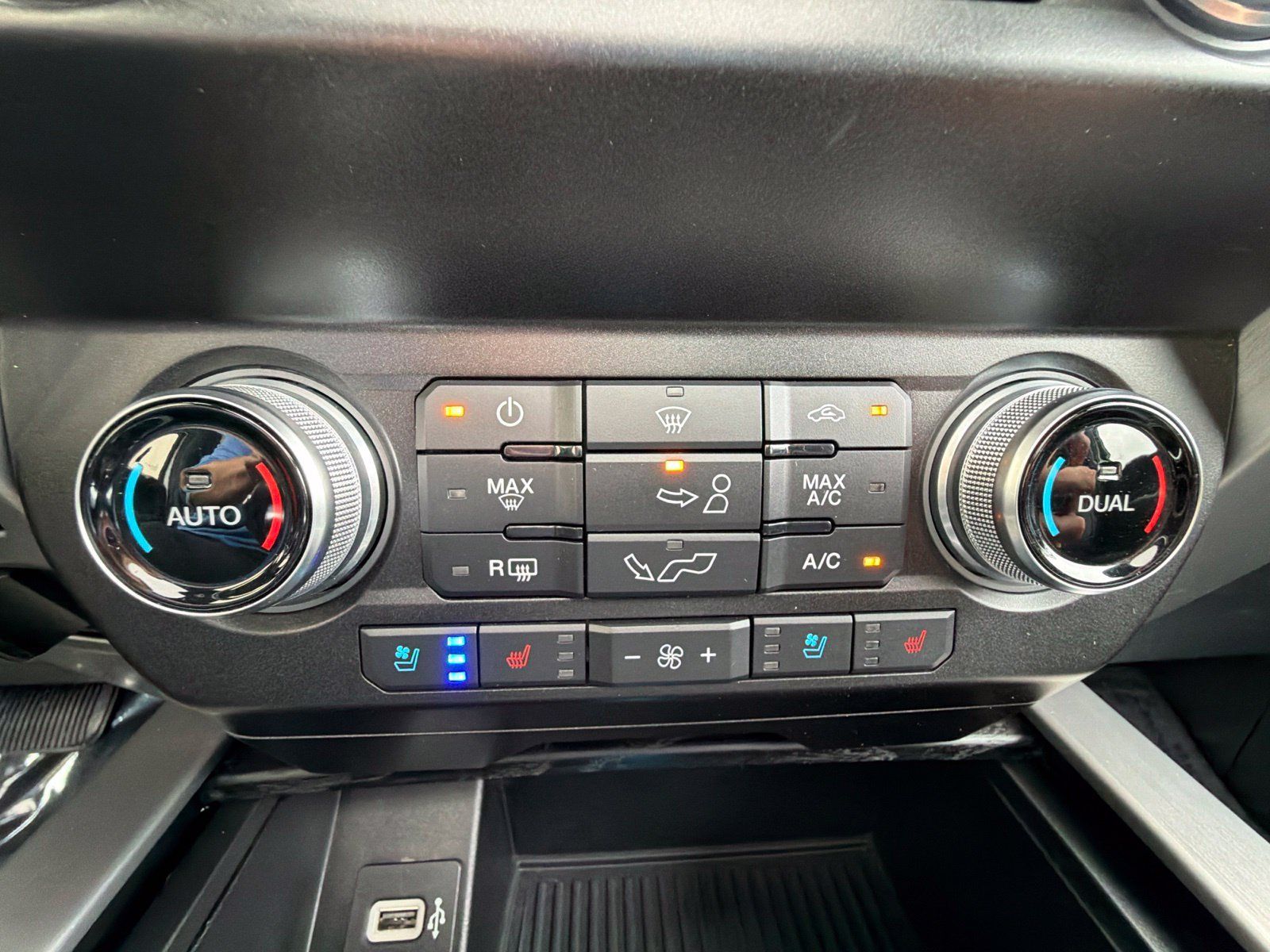Certified 2020 Ford F150 Platinum w/ Equipment Group 701A Luxury AWD/4WD image 26