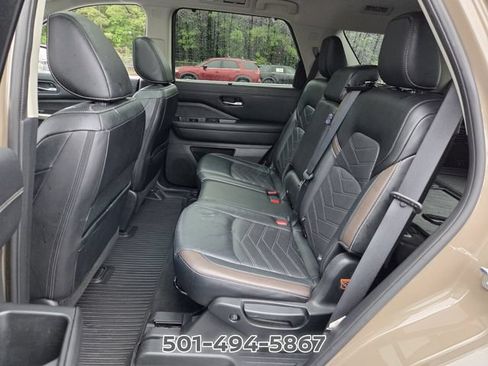 Used 2023 Nissan Pathfinder Platinum w/ Cargo Package AWD/4WD image 10
