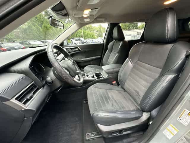 Used 2024 Mitsubishi Outlander SE AWD/4WD image 16
