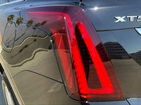 New 2025 Cadillac XT5 Luxury image 15