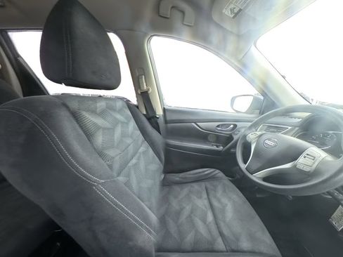 Used 2016 Nissan Rogue S w/ Appearance Package image 28