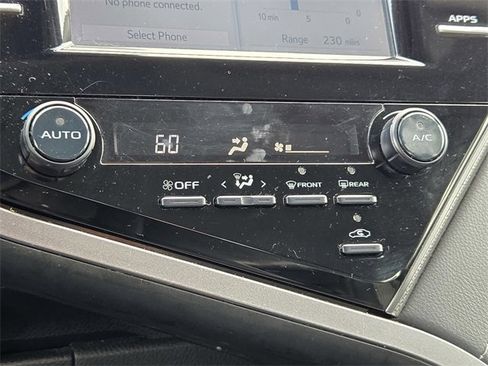 Used 2019 Toyota Camry SE image 20