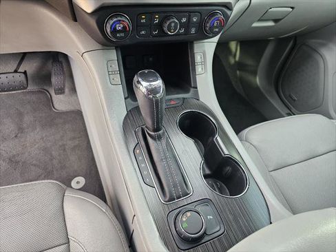 Used 2017 GMC Acadia SLT image 11