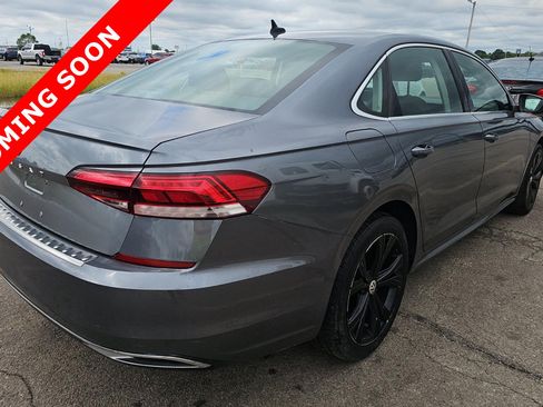Used 2022 Volkswagen Passat 2.0T SE FWD image 4