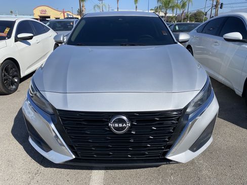 Used 2023 Nissan Altima 2.5 SV FWD image 3