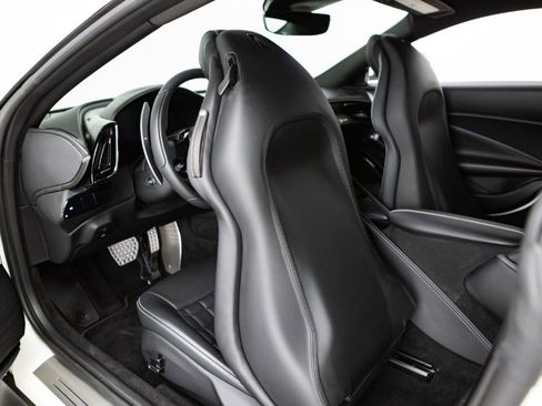 Certified 2022 Ferrari Roma image 45