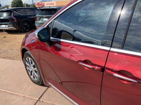 Used 2023 Chrysler Pacifica Pinnacle image 31