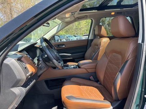 Used 2023 Nissan Pathfinder Platinum w/ Cargo Package AWD/4WD image 10