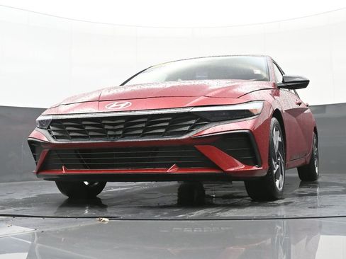 Certified 2025 Hyundai Elantra Sport image 47