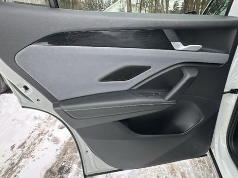 Used 2025 Volkswagen Tiguan SE R-Line image 34