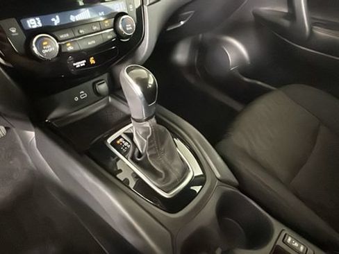 Used 2020 Nissan Rogue S FWD image 20
