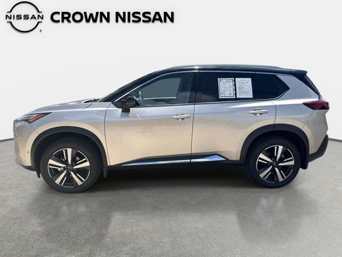Used 2023 Nissan Rogue Platinum w/ Platinum Premium Package FWD image 3