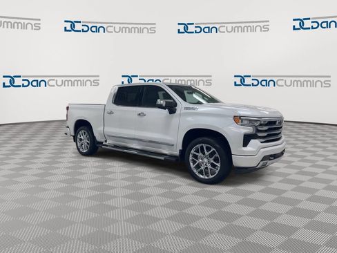 Used 2024 Chevrolet Silverado 1500 High Country w/ High Country Premium Package AWD/4WD image 2