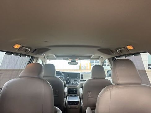 Used 2018 Toyota Sienna XLE w/ XLE Navigation Package image 16