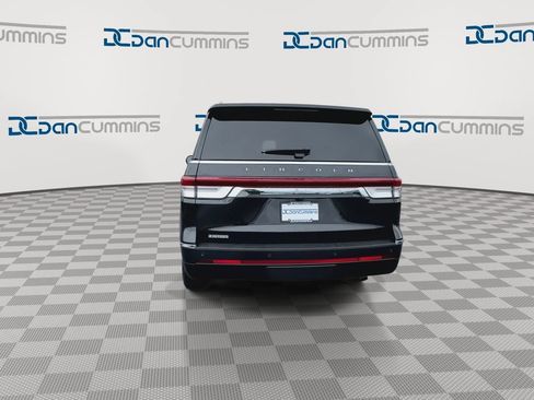 Used 2023 Lincoln Navigator Reserve AWD/4WD image 7