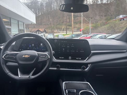 Used 2025 Chevrolet Equinox LT FWD image 33