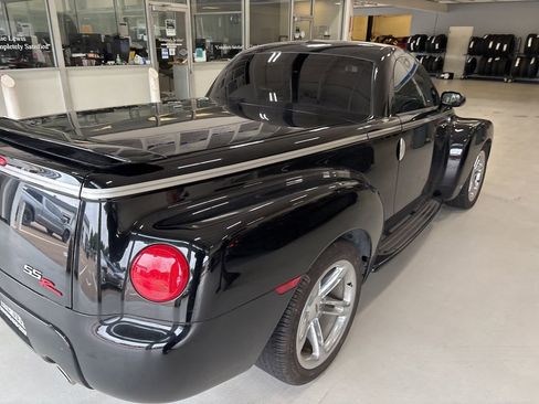 Used 2006 Chevrolet SSR w/ Preferred Equipment Group RWD image 6