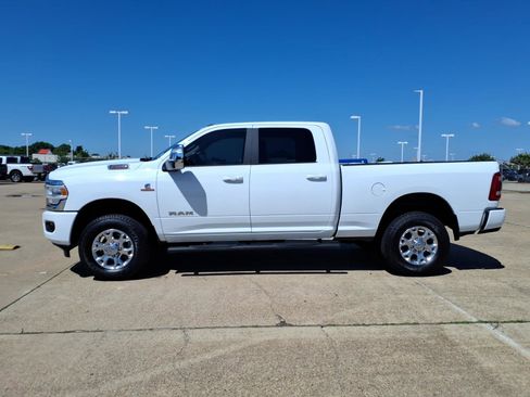 Used 2024 RAM 2500 Laramie AWD/4WD image 2