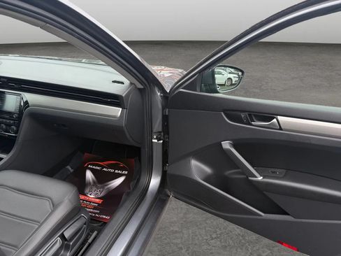Used 2021 Volkswagen Passat 2.0T SE w/ Luggage Net & Mats Package FWD image 18