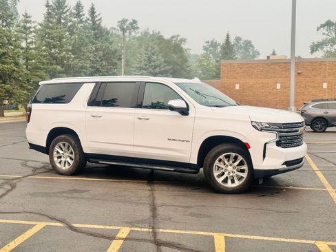 Used 2023 Chevrolet Suburban Premier AWD/4WD image 4