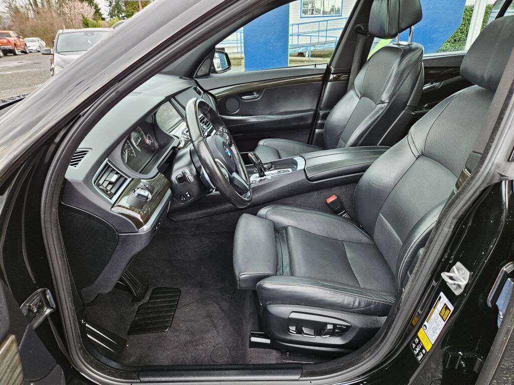 Used 2016 BMW 550i Gran Turismo xDrive w/ M Sport AWD/4WD image 12