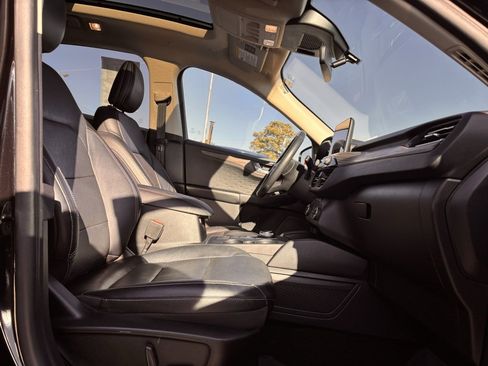 Used 2020 Ford Escape Titanium image 22