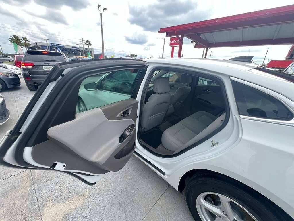 Used 2018 Chevrolet Malibu LS FWD image 15