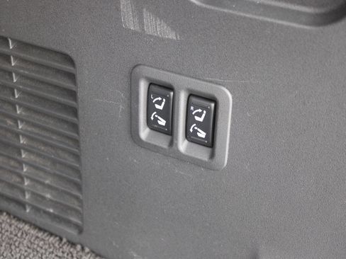 Used 2010 Nissan Armada SE image 28