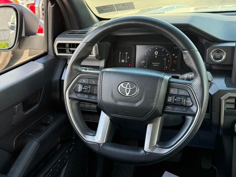 Used 2025 Toyota 4Runner SR5 AWD/4WD image 15