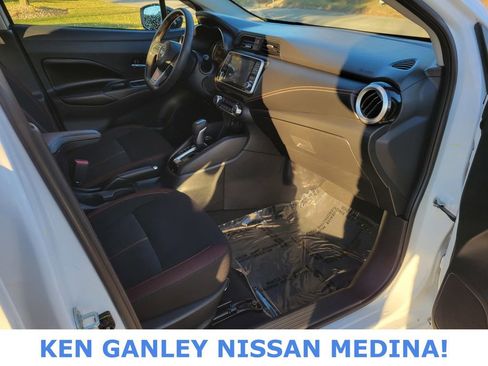 Used 2022 Nissan Versa SR w/ Convenience Package image 50