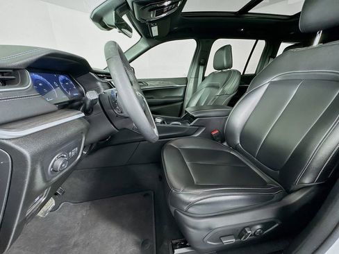 Used 2025 Jeep Grand Cherokee Limited w/ Black Appearance Package image 26