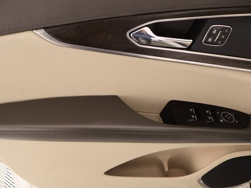 Used 2020 Lincoln Nautilus Reserve w/ Equipment Group 201A image 16