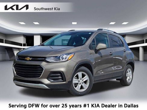 Used 2021 Chevrolet Trax LT w/ Driver Confidence Package image 1