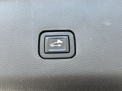 Used 2021 Chevrolet Traverse LT FWD image 15