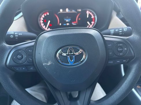Used 2025 Toyota RAV4 LE FWD image 6