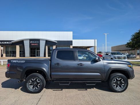 Used 2021 Toyota Tacoma TRD Off-Road w/ Technology Package AWD/4WD image 3