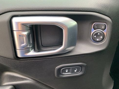 Used 2021 Jeep Wrangler Unlimited Sport image 24