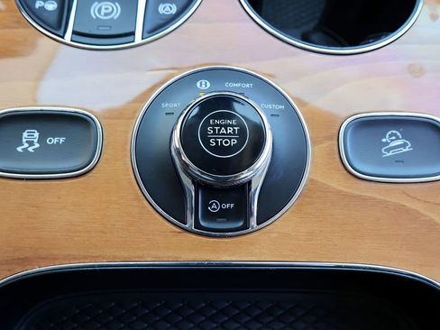 Used 2021 Bentley Bentayga image 31