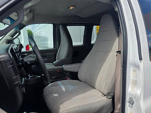Used 2018 Chevrolet Express 3500 LT w/ LT Preferred Equipment Group RWD image 10
