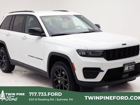 Used 2025 Jeep Grand Cherokee Altitude image 1