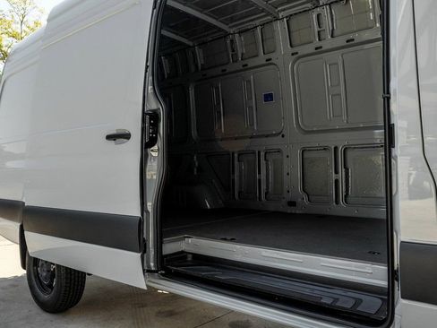 New 2025 Mercedes-Benz Sprinter 2500 image 10
