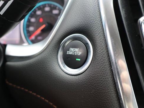 Used 2020 Chevrolet Traverse LT image 19