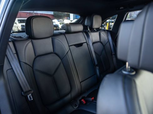 Certified 2026 Porsche Macan AWD/4WD image 43