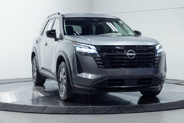 Used 2026 Nissan Pathfinder SV FWD image 4