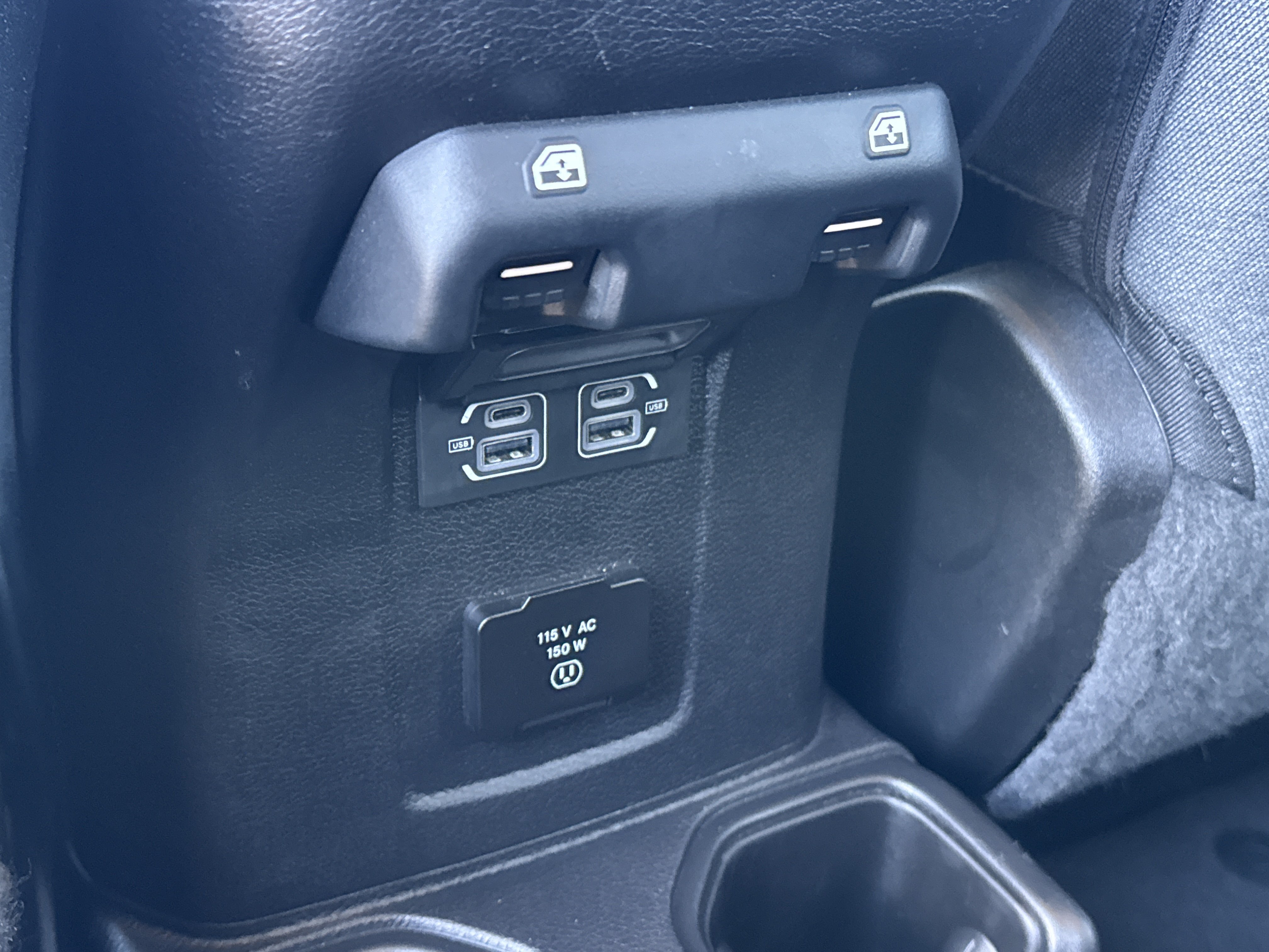 Used 2025 Jeep Wrangler Unlimited Sahara AWD/4WD image 21