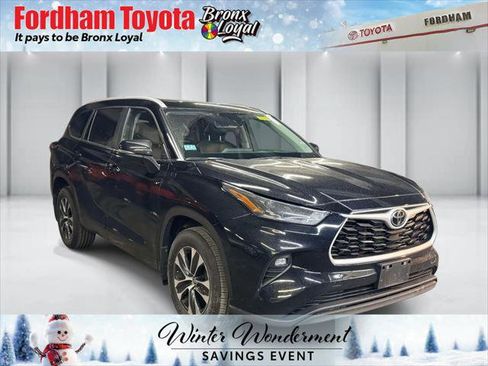 Certified 2025 Toyota Highlander XLE image 1